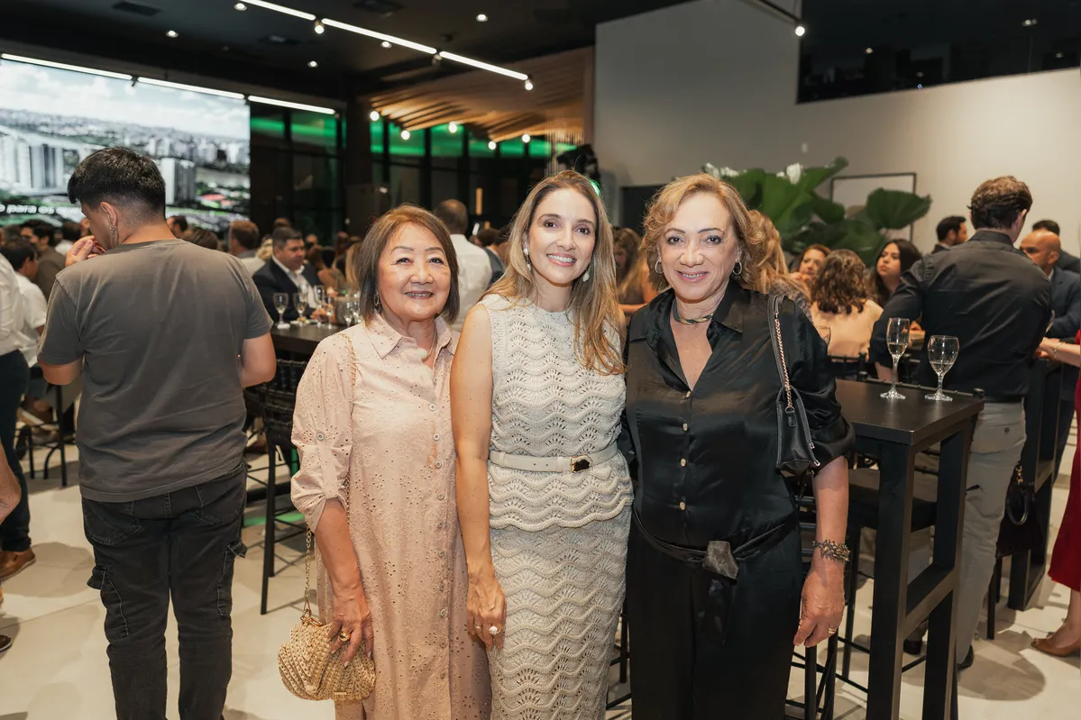 As arquitetas Eliza Koyama e Marcia Ivale com Roberta Mansano