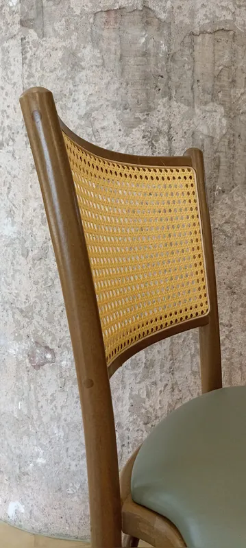 A cadeira de palhinha remete a memórias afetivas
