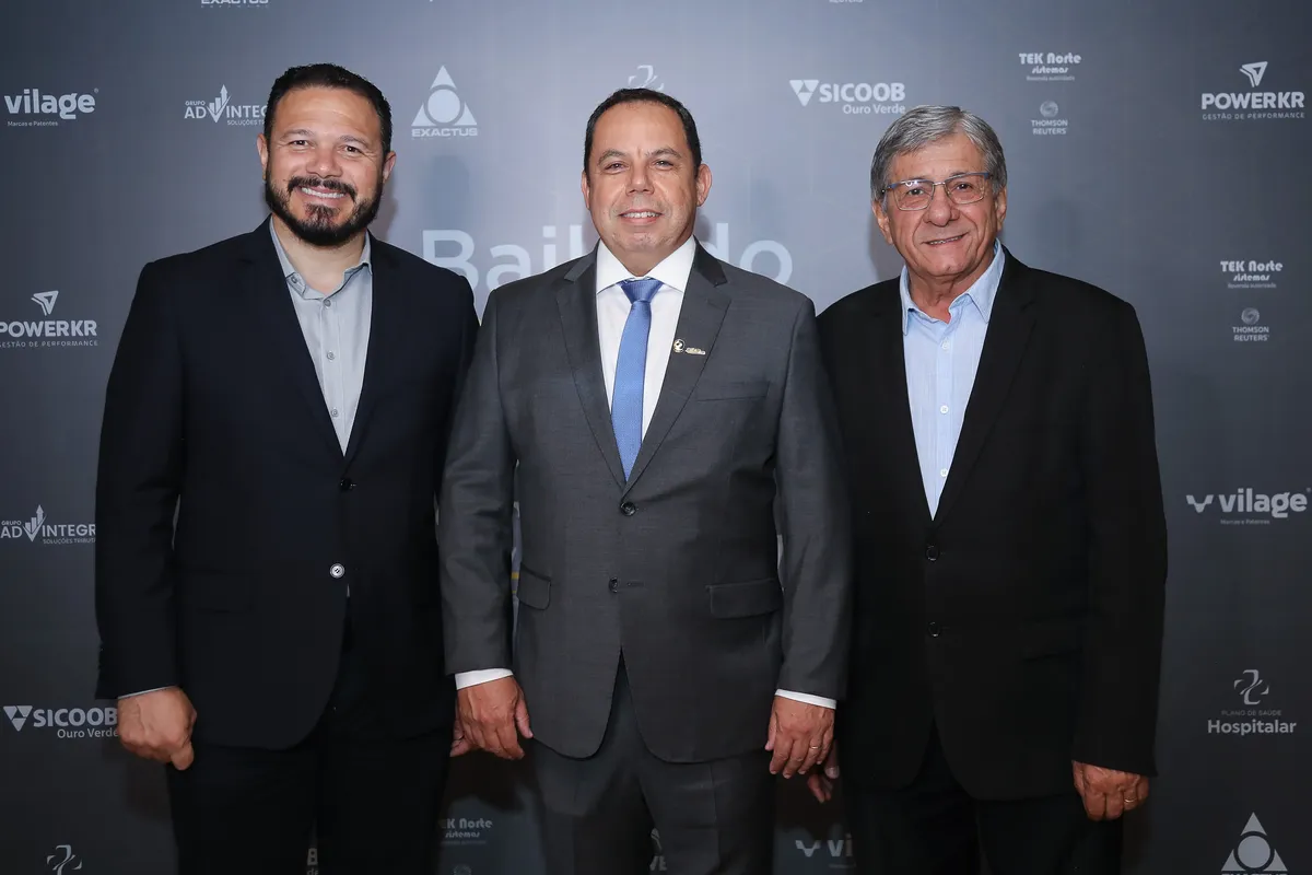 O Presidente da Câmara, Emanoel Gomes; com o anfitrão Euclides Nandes Correia e o então prefeito de Londrina em exercício, João Mendonça.