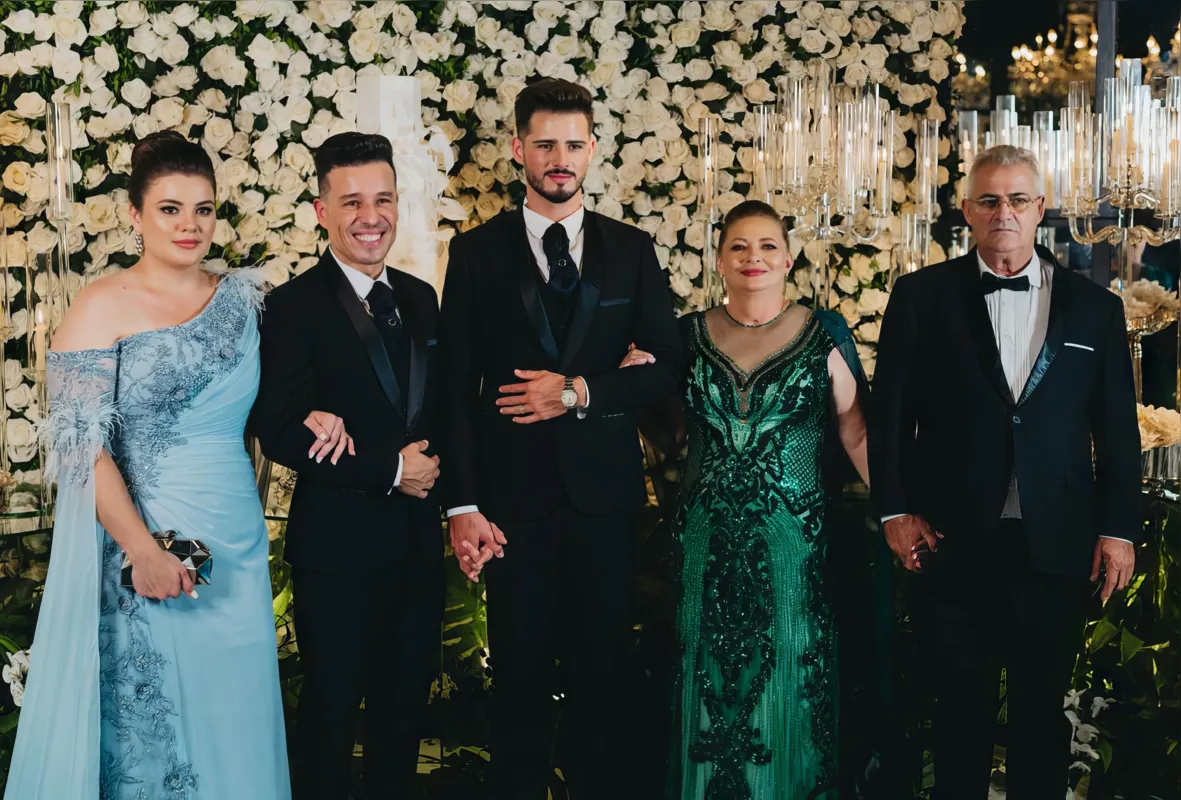 Rafaela Sposito Beraldi com os noivos Francisco Gatti e Rodolfo Sposito Beraldi e os pais do último, Rosemeire Sposito Beraldi e Celso Beraldi