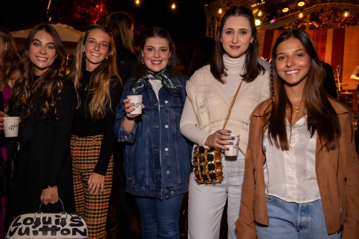 Maria Fernanda Simões, Caroline Luersen, Stella Farfus, Rafaella Panizzi e Kharina Luersen