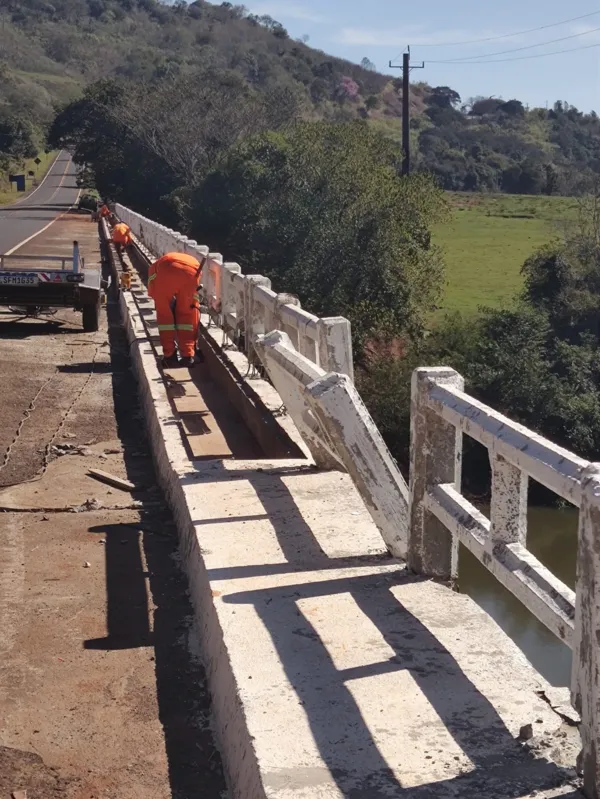 Ponte sobre o Rio das Cinzas, em Santo Antônio da Platina, possui pista de 10,8 metros