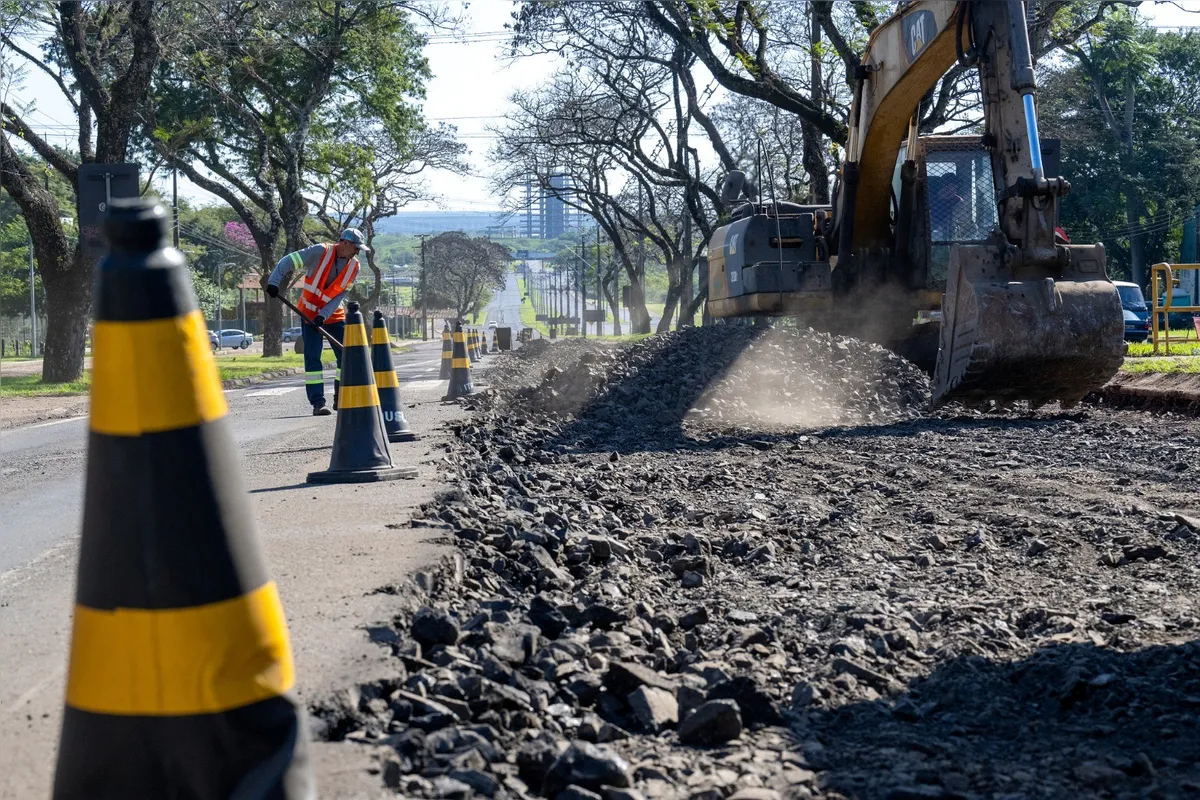 Imagem ilustrativa da imagem Obras na Tancredo Neves chegam próximo ao viaduto da BR-277