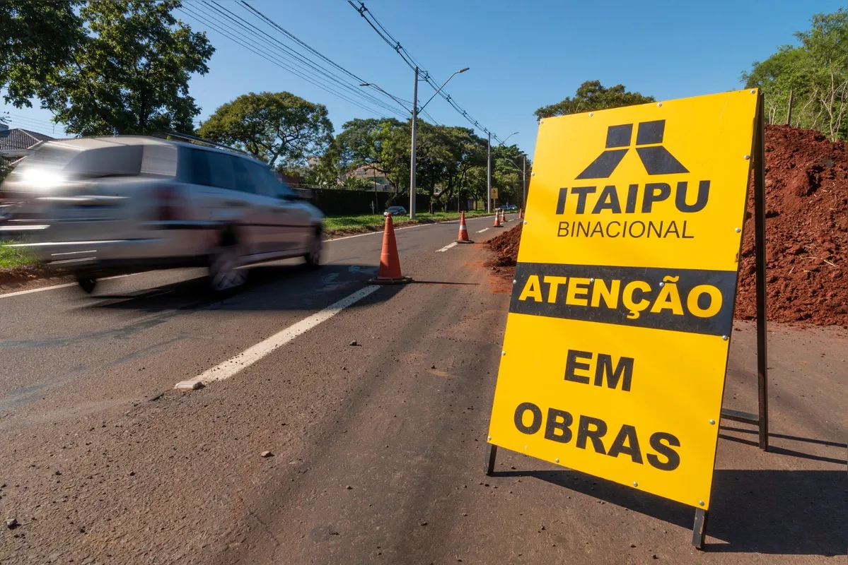 Imagem ilustrativa da imagem Obras na Tancredo Neves chegam próximo ao viaduto da BR-277