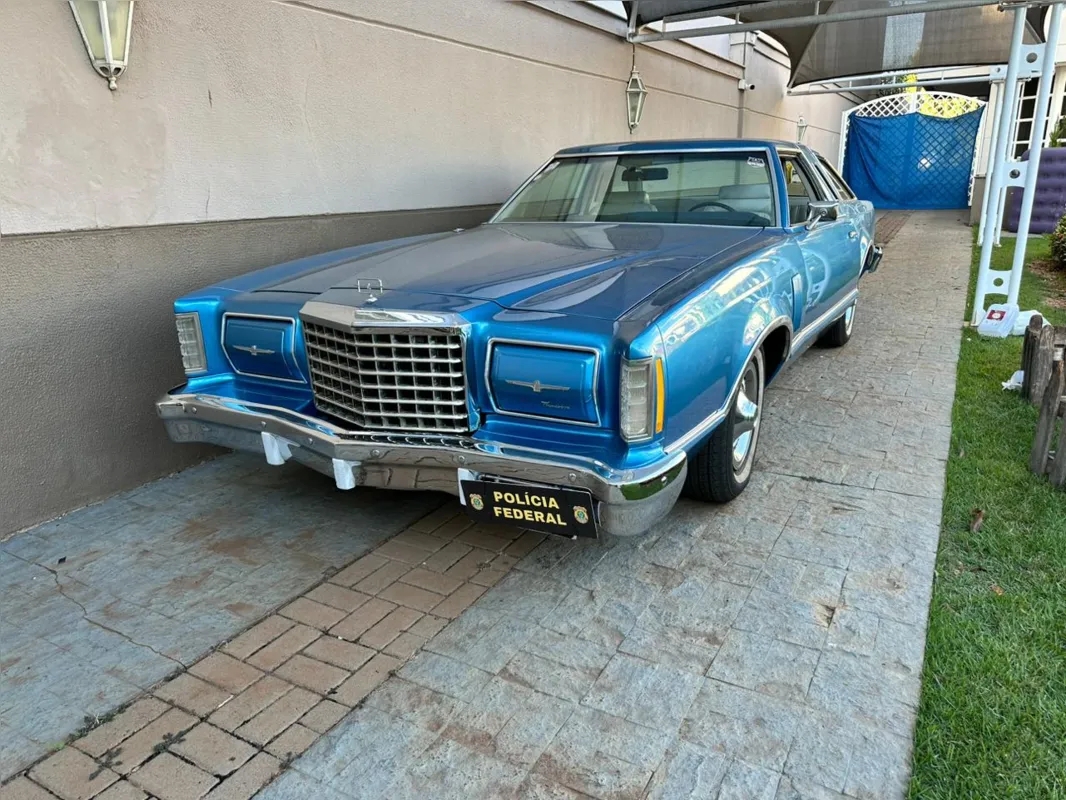 Carros antigos e de luxo foram apreendidos