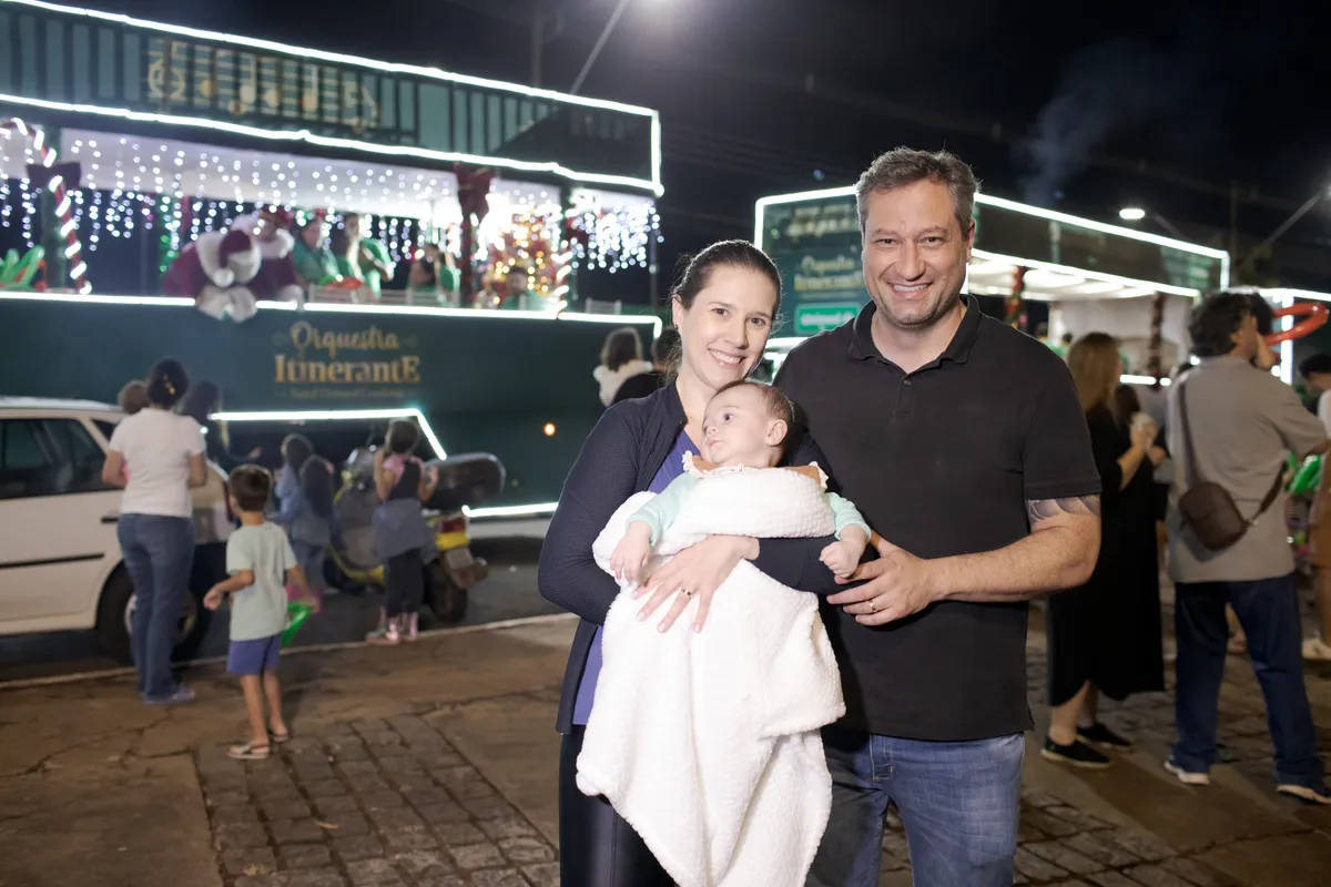 Renata Montoza e Homero Correa com a filha, Lorena