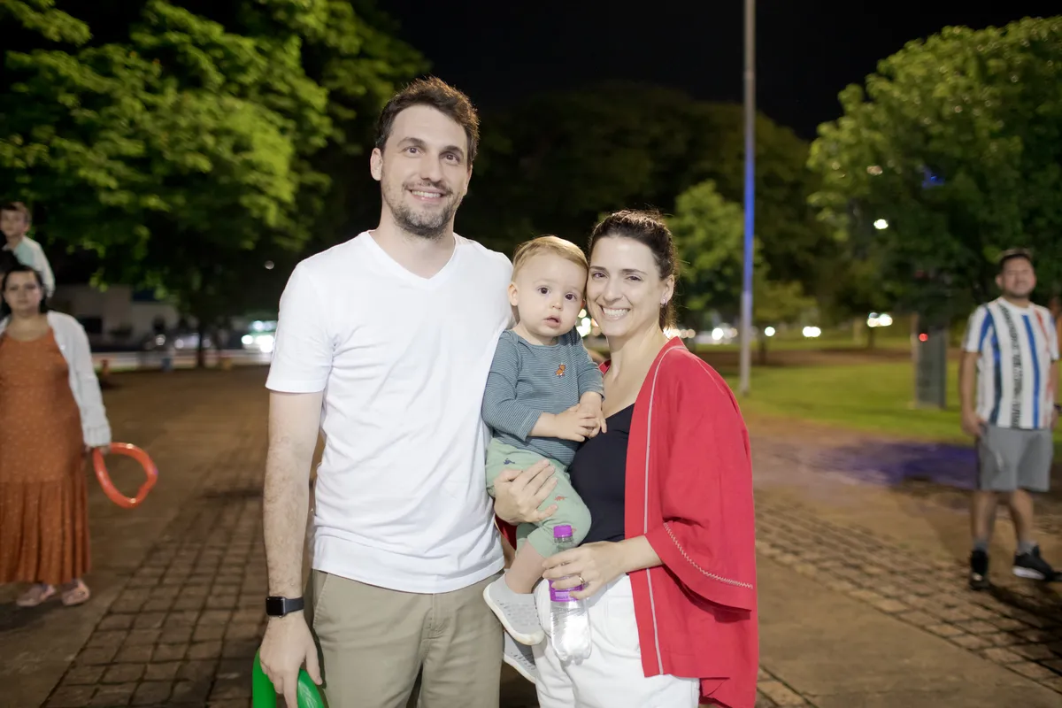 Maria Tereza Francovig Piazzalunga e Paulo Damo Neto com Luís