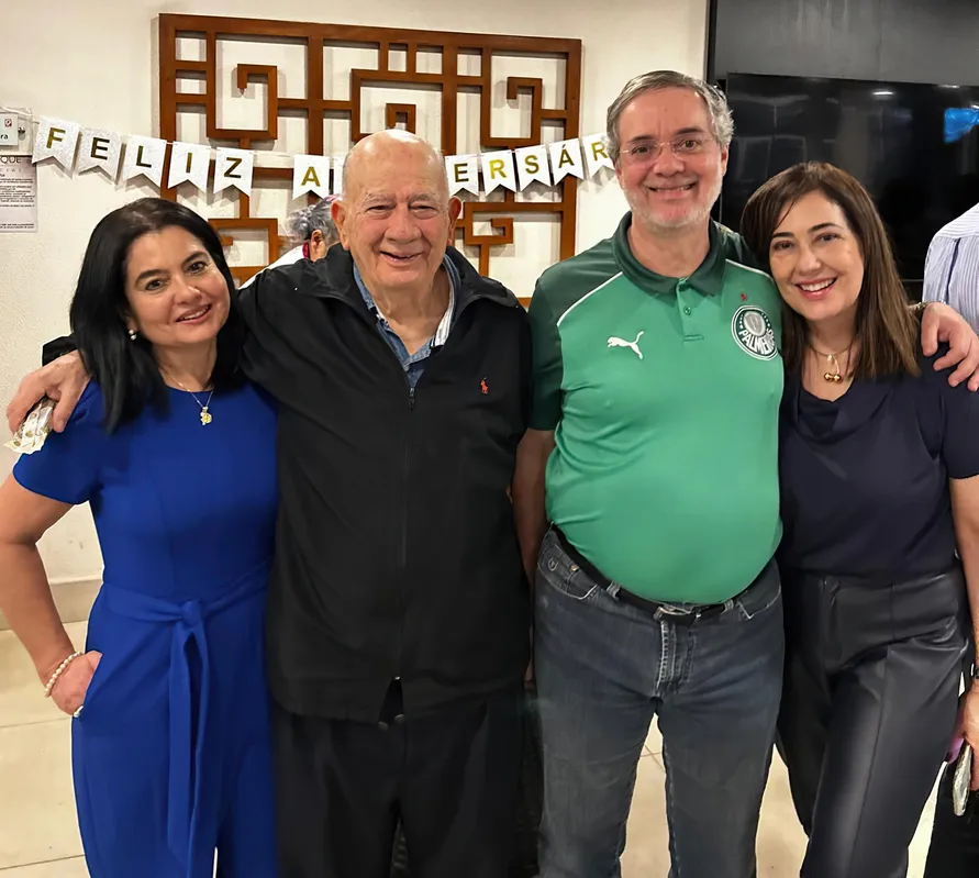 Ana Cláudia (filha), o aniversariante Luiz Carlos, Luiz Fernando (filho) e a nora Laryssa Bellinetti