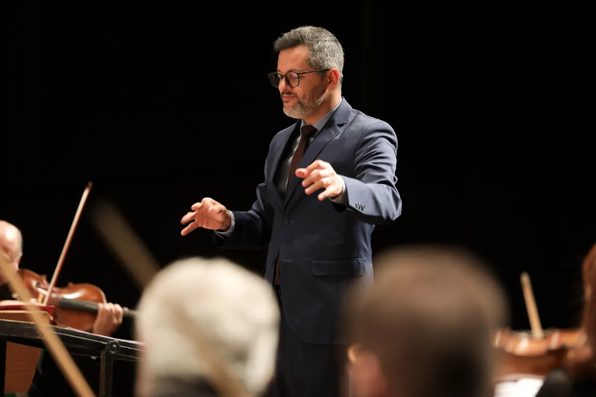 Maestro Rossini Parucci:  " “Trazer ao palco canções do Clube da Esquina é um privilégio que nos conecta diretamente com a história da música brasileira "