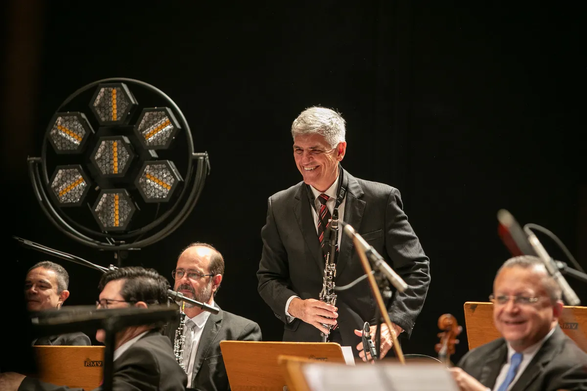 Maestro Vitor Gorni a direção musical e os arranjos com Eduardo Sahão