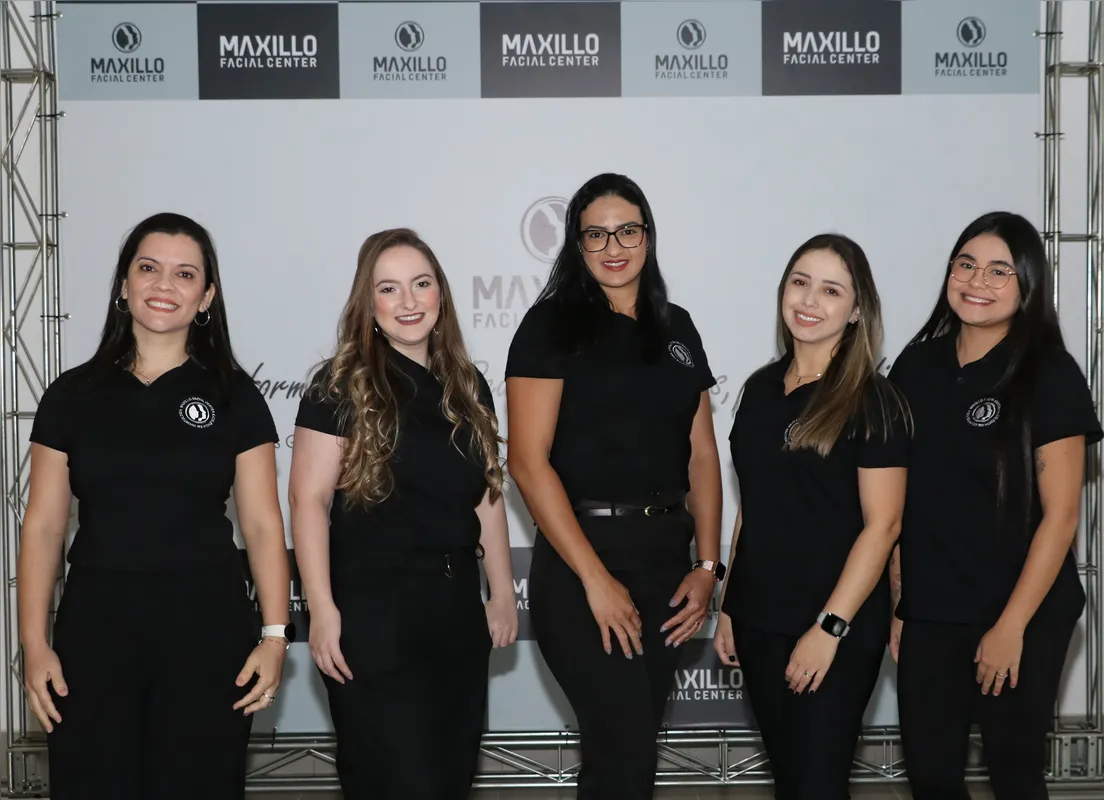 Equipe da Maxillo: Julia Ferreira, Bianca Pinheiro, Angelita Silva, Lorena Cavalcanti, Beatryz Pereira
