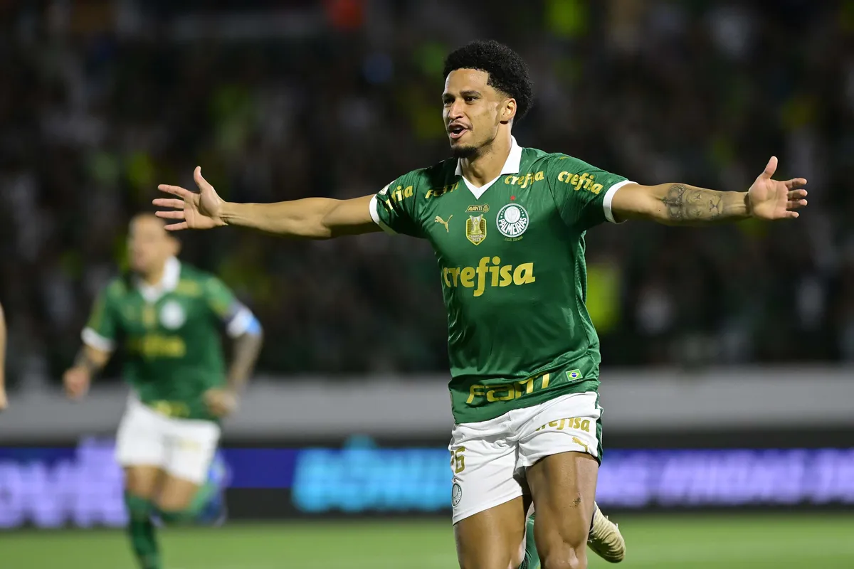Com a venda de Vitor Reis, Murilo volta a ganhar a titularidade ao lado de Gustavo Gómez