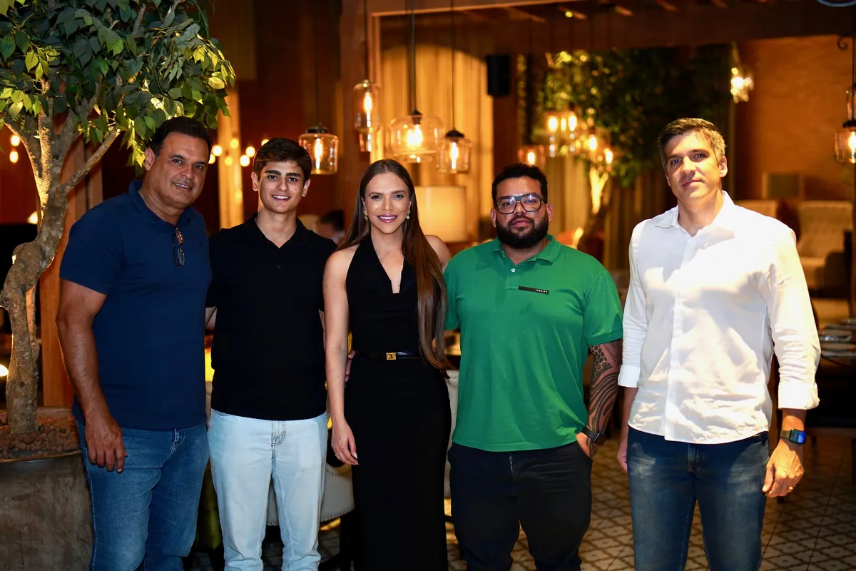 Alexandre Guimarães, Tomás Guimarães, Carol e Douglas Benevides e Matheus Sahão