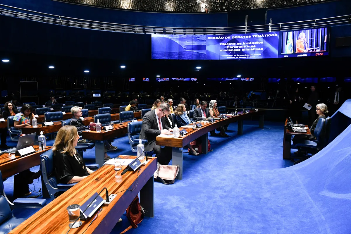 Plenário do Senado Federal durante sessão de debates temáticos destinada a discutir os incêndios florestais e mudanças climáticas nesta quarta-feira