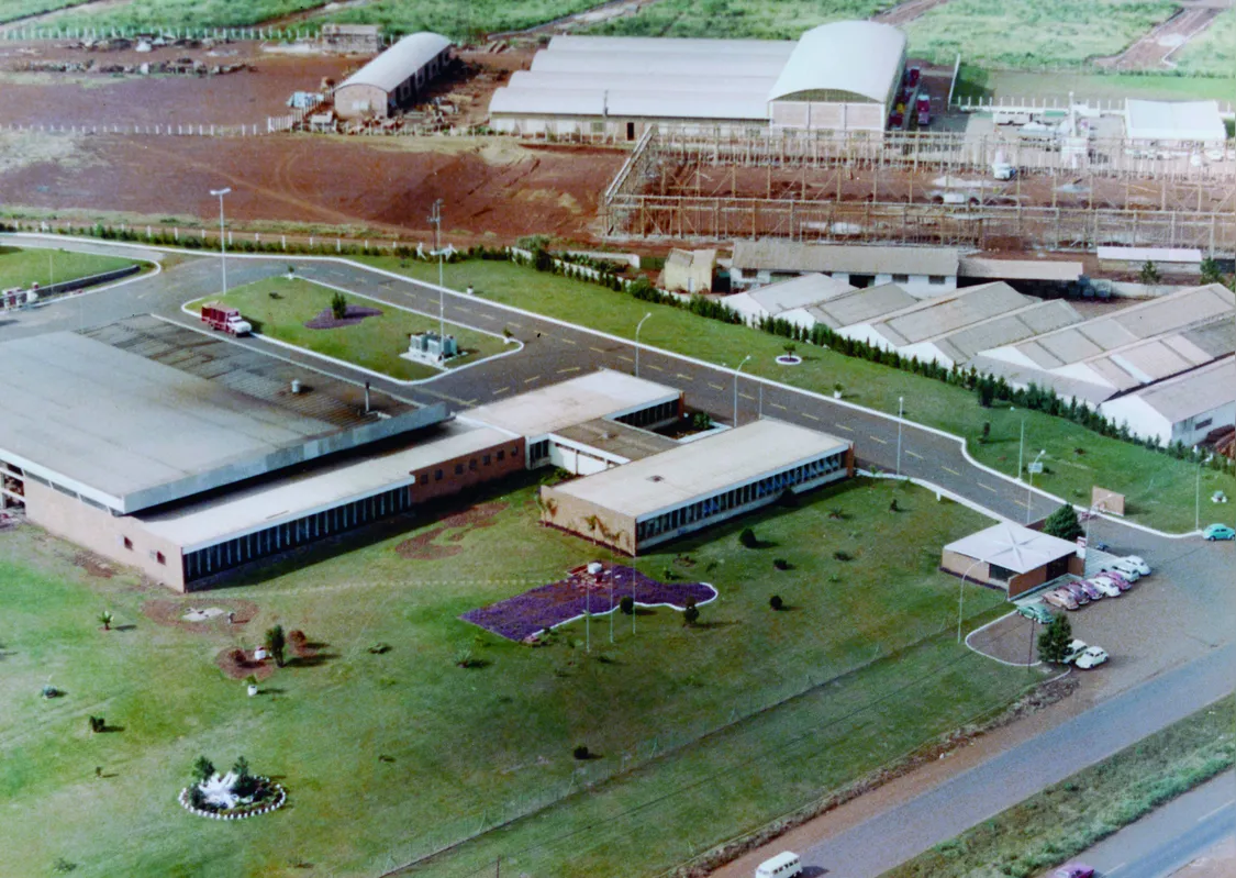 A fábrica da Coca-Cola, em Cambé, foi uma das primeiras obras realizadas pela construtora: desenvolvimento econômico