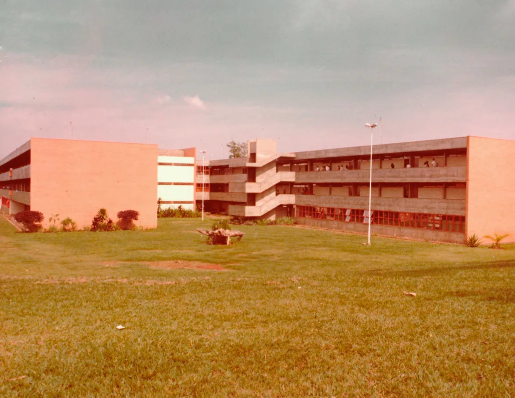 Quatro prédios do campus da Universidade Estadual de Londrina também foram erguidos pela Plaenge