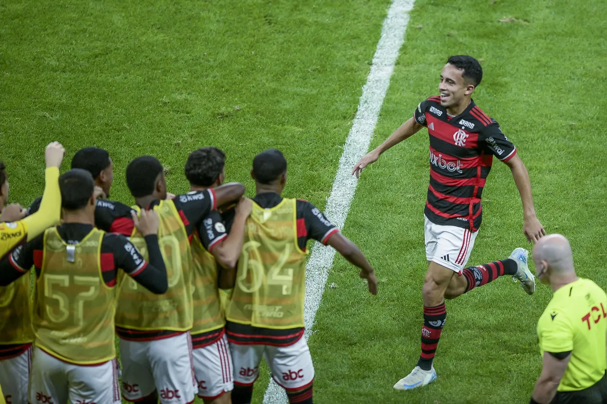 Um dos destaques na derrota para o Grêmio, Matheus Gonçalves ainda busca mais minutagem com Tite