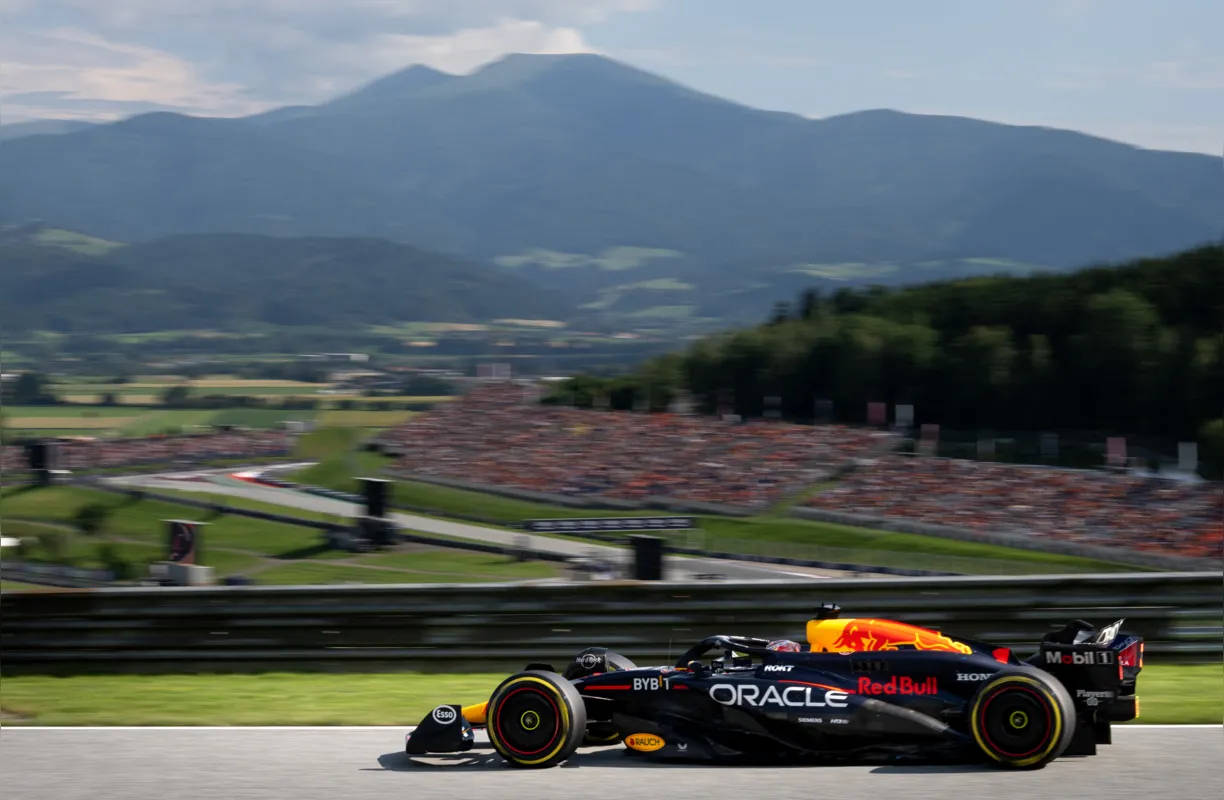 Max Verstappen celebrou como seu fim de semana, ao contrário das últimas provas, começou com o carro já bem acertado: "Claro que temos que arrumar algumas coisas, mas estou muito contente com como as coisas estão indo."