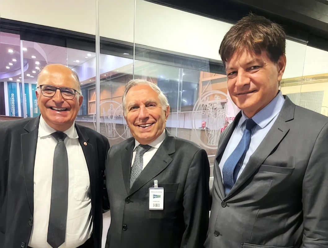 O procurador de Justiça Miguel Sogaiar com o radialista JB Faria e o promotor londrinense Eduardo Matni