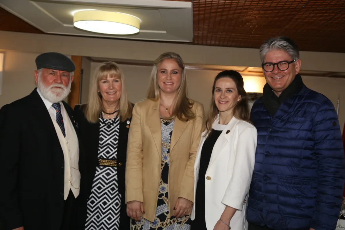 A família Scandelae: Otávio, Terezinha, Patrícia , Priscila e Marcelo. Todos rotarianos ativos.