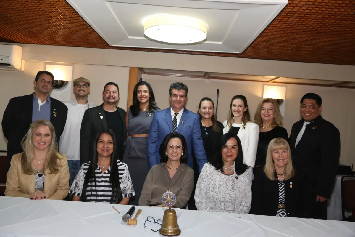Fábio Pradal , Mateus Maluf, Henrique Tsubamoto , Engedy Virginia Silva , Alex Gonçalves, Heda Froes, Patrícia Scandelae ,Isabel Cristina Kohler, e Alexadre Yamaue( em pé) e Priscila Scandelae, Maria Paccelle, Marluce Fagotti, Lázara Caramori e Terezinha Scandelae (sentados)