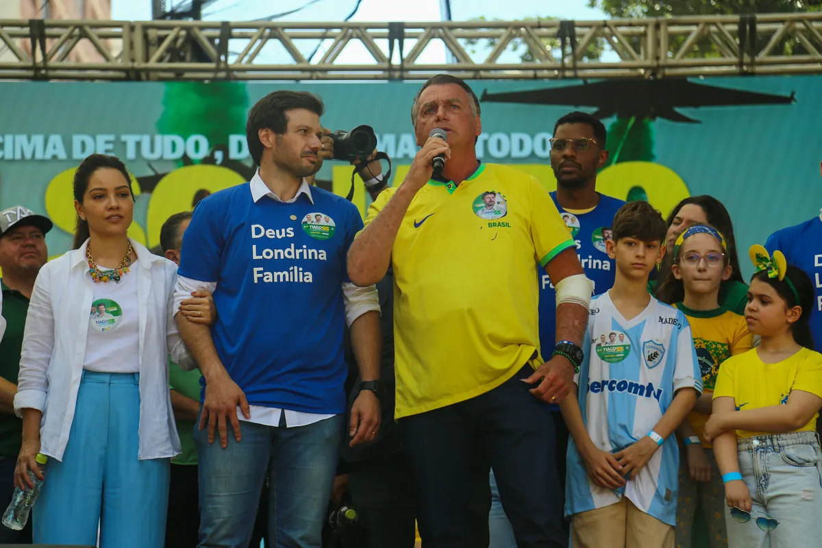 Imagem ilustrativa da imagem Presença de Bolsonaro atrai multidão ao Calçadão de Londrina