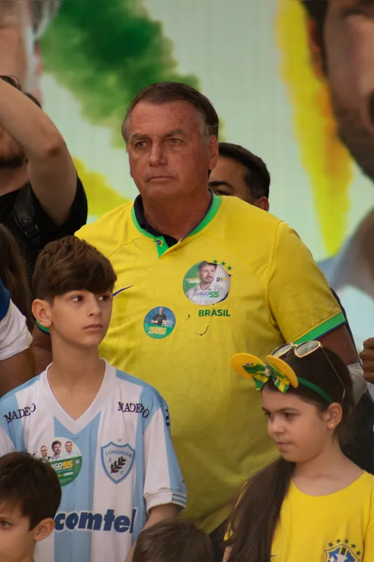 Imagem ilustrativa da imagem Presença de Bolsonaro atrai multidão ao Calçadão de Londrina
