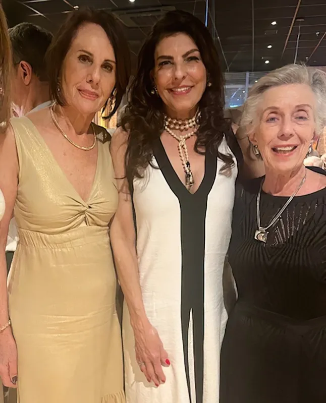 Teresinha Pioli, Soraia Amaral, Doroti Gava, parentes das aniversariantes, de Curitiba