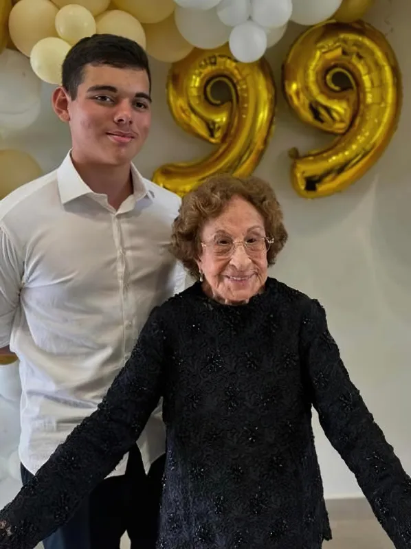 Imagem ilustrativa da imagem Professora Rosalina comemora 99 anos