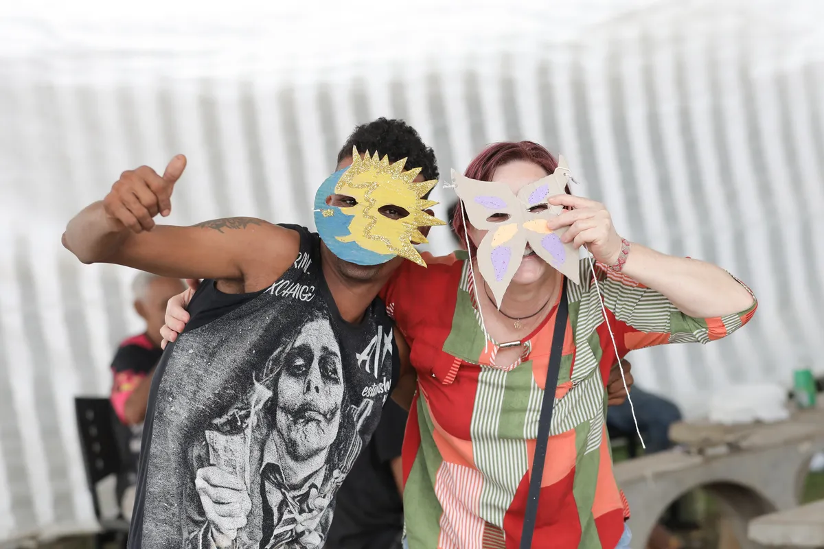 Oficina de máscaras está entre as atrações do Bailainho de Carnaval