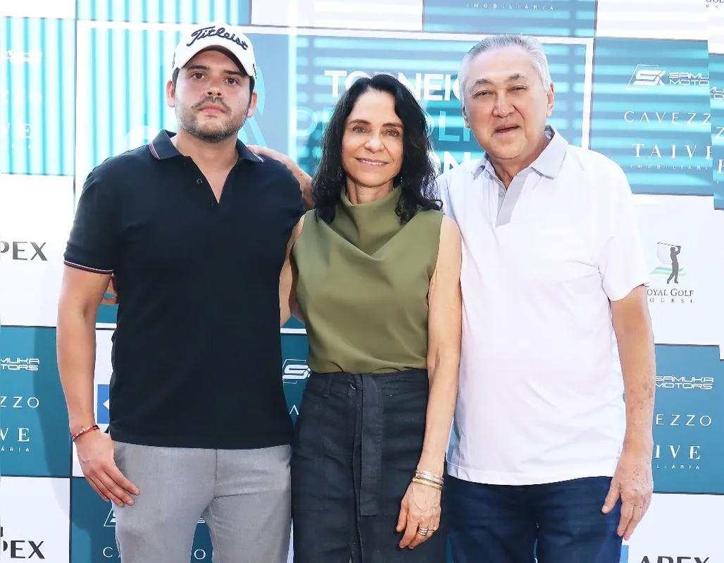 O cardiologista Luiz Carlos Miguita com Nádia e Thiago Takemura