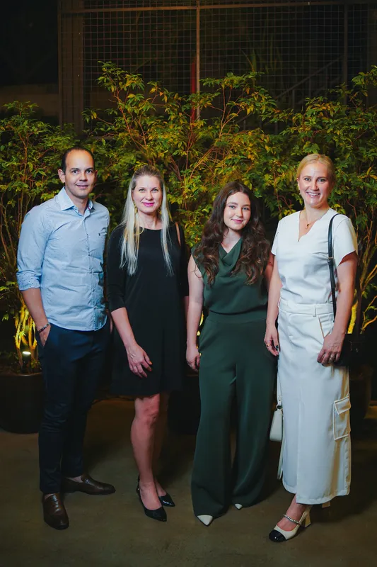Sergio Vitori, Pollyana Scandelae, Giovanna Scandelae e Priscila Scandelae, da Veneza Imóveis