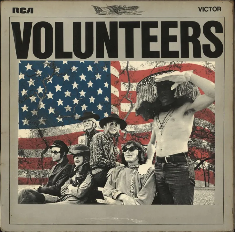 A capa do álbum Volunteers do Jefferson Airplane foi assinada por dois artistas: Wesley Tanner, que trabalhou no design gráfico, e o fotógrafo Jim Marshall, responsável pela 
fotografia da capa