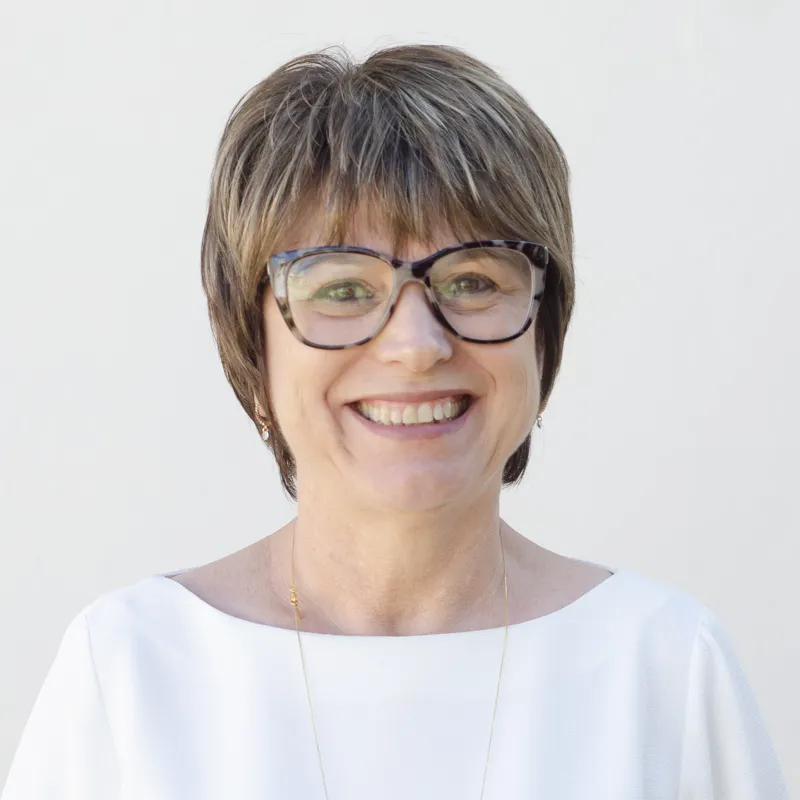 Estela Camata, secretária de Educação de Cambé: "Somente pelas “mãos” de um professor comprometido, com formação consistente, é possível formar no outro as máximas potencialidades do  desenvolvimento"