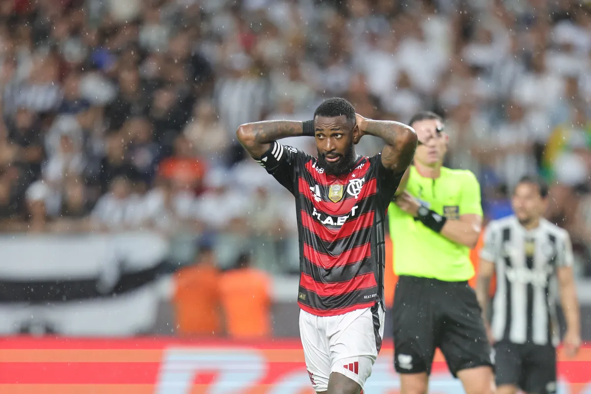 O meia Gerson foi um dos expulsos na partida de quarta-feira (12), no Maracanã, que teve ainda cartão vermelho para o flamenguista Cleiton e o argentino Barboza, do Botafogo