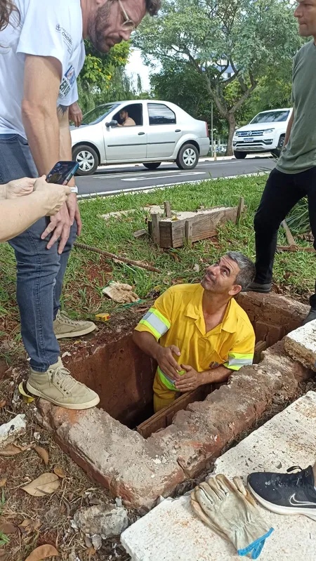 Imagem ilustrativa da imagem Rompimento de vertedouro provoca esvaziamento do Lago Igapó 2