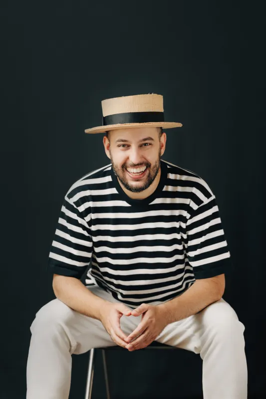 O cantor londrinense Paulo Vitor Poloni se apresenta nesta quinta-feira no Samba na Concha