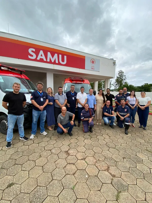 Imagem ilustrativa da imagem Samu de Santo Antônio da Platina recebe ambulância do MS