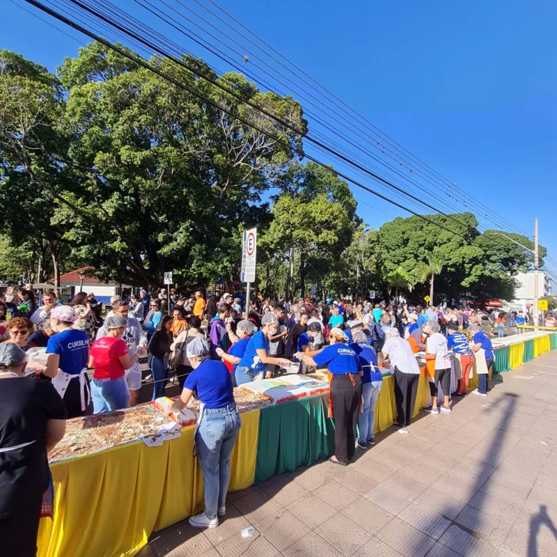 Imagem ilustrativa da imagem Santo Antônio da Platina celebra padroeiro com bolo de 45 metros