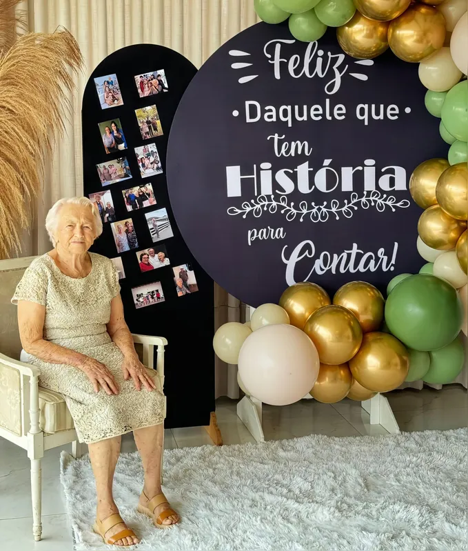 A aniversariante, realmente, tem história para contar
