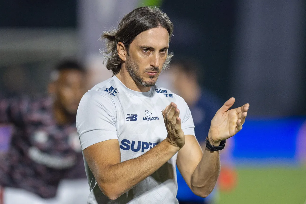 Luis Zubeldía teve 10 dias para preparar o São Paulo para o duelo desta terça contra o Bahia, em Salvador