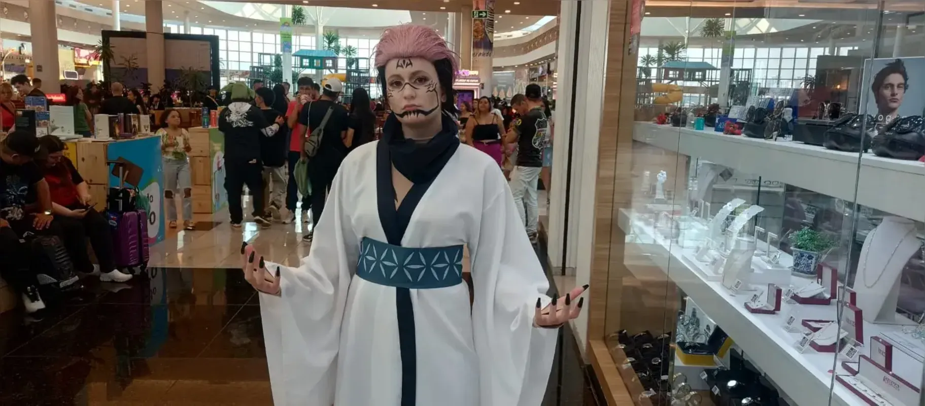 Imagem ilustrativa da imagem Shopping de Londrina é 'invadido' por cosplayers