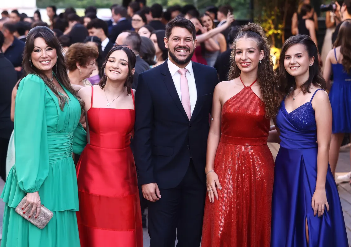 Katiucia Montalvão Emerick, Melina de Siqueira Mendes, Murillo Bernardi Rodrigues, Pietra Bianchini Melo e Júlia Ribeiro Melo