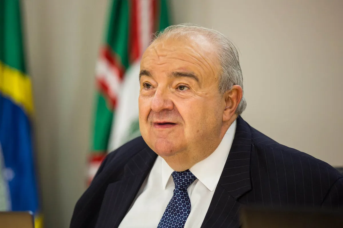 O prefeito de Curitiba, Rafael Greca (PSD), disputa o apoio do partido para suceder o governador Ratinho Junior