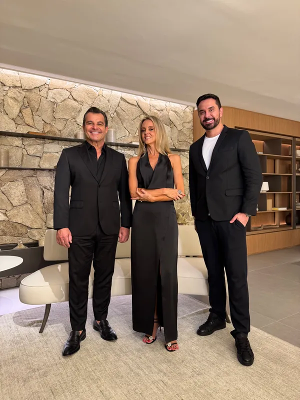 Paulo Bacchi e Vanessa Pissetti receberam a FOLHA, na ocasião
