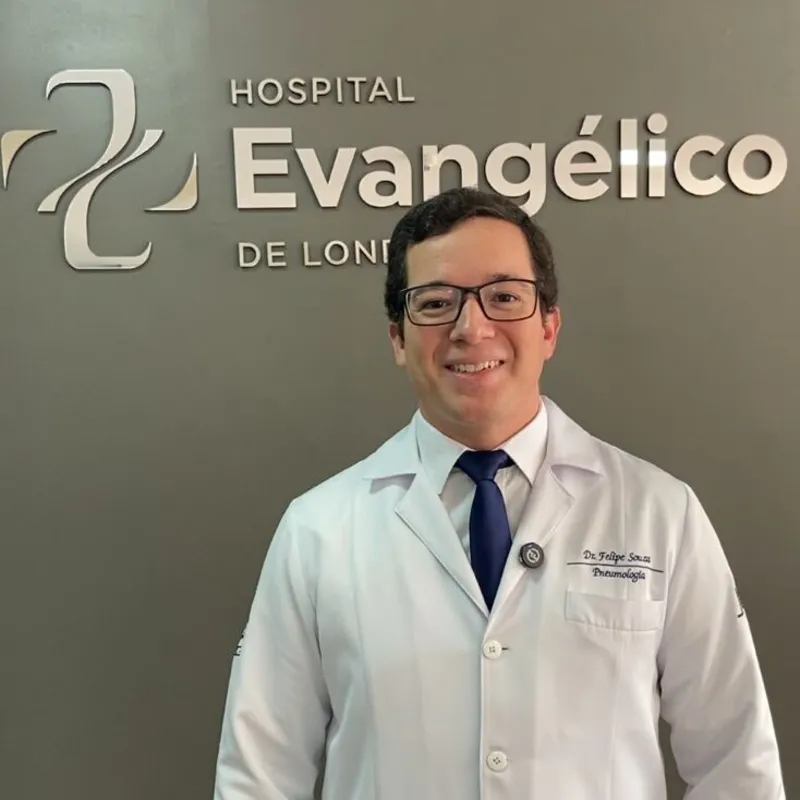 Felipe Souza, pneumologista do Hospital Evangélico, orienta sobre cuidados a serem tomados com a saúde em períodos de clima seco