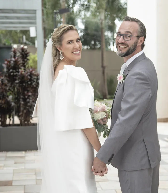 O casamento foi dos mais emocionantes: destaque para o momento em que Dino cantou para Thays