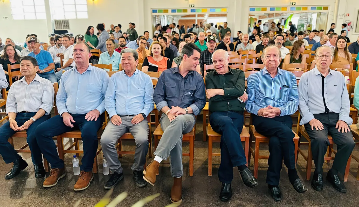 José Yamanaka - pioneiro no Plantio Direto, João Francisco Sanches Filho – vice-presidente da Cooperativa Integrada, Jorge Hashimoto – presidente da Cooperativa Integrada, Ágide Eduardo Meneguette – presidente FAEP/SENAR-PR, Natalino Avance de Souza - Secretário da Agricultura e do Abastecimento do Paraná, Ricardo Accioly Calderari - diretor da Coamo, e Ywao Miyamoto - proprietário da Sementes Mauá