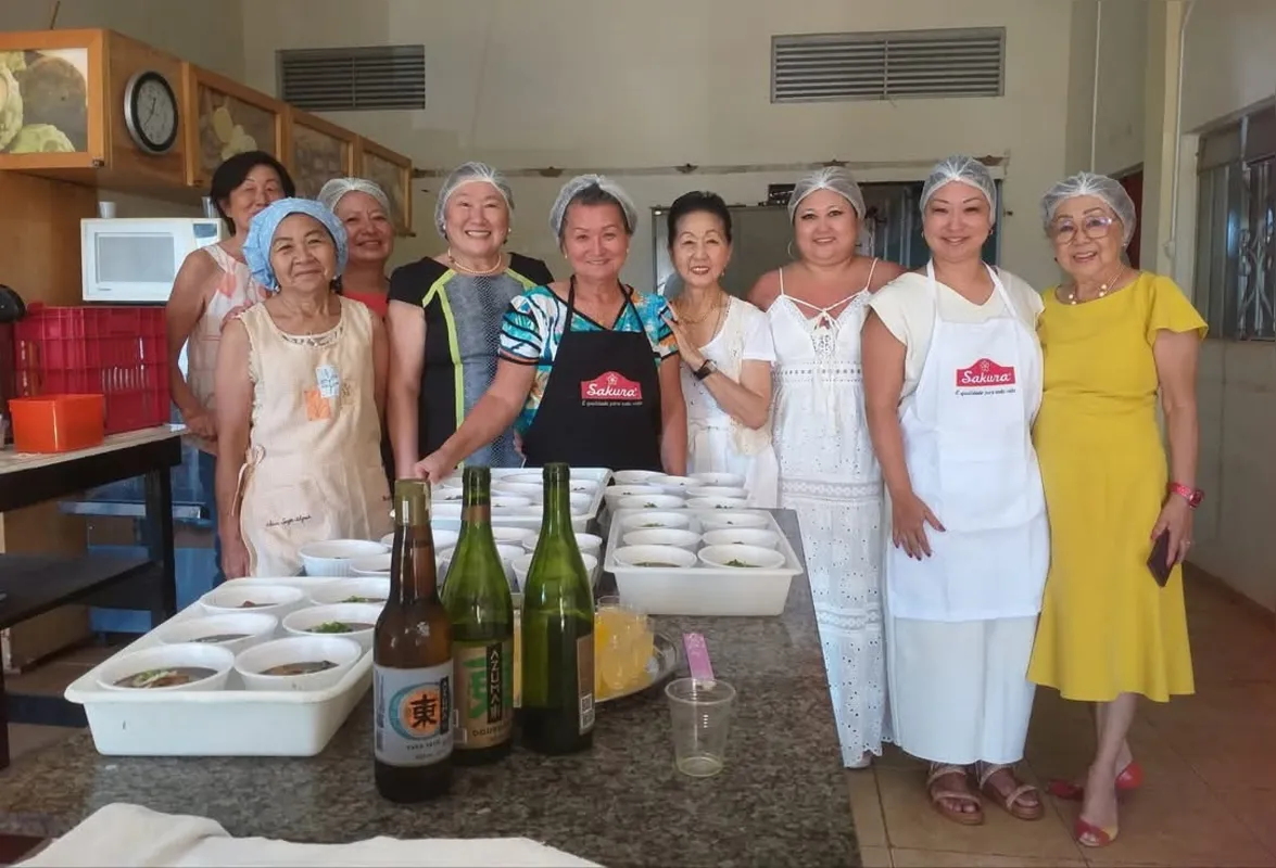 Equipe da Acel que trabalhou na confecção das sopas da sorte em 2024