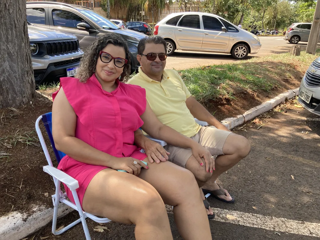 Cintia Cristina Cardoso e Pedro Valério, de Mandaguaçu, trouxeram a filha Camilli, que presta vestibular para medicina